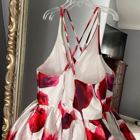 Juniors Red Floral Spaghetti Strap Cocktail Medium - Picture 5 of 7